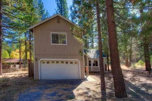 Image of Pine Haven 3 Bedroom Home by RedAwning