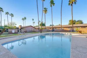 Image of Walk to Conveniences: Tempe Condo w/ Pool!