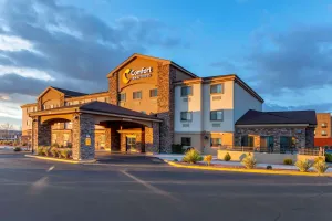 Image of Comfort Inn & Suites Page at Lake Powell