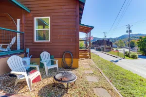 Image of < 1 Mi to Dtwn: Pet-friendly Cabin in Murphy!