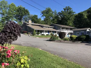 Image of Meadowlark Motel with Restaurant & Bar