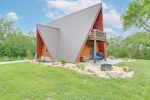 Image of Fire Pit, Grill & On-site Pond: Kenton Cabin