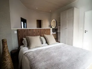 Image of Luxurious Waterfront Villa Surrounded by Nature for 4 People 21