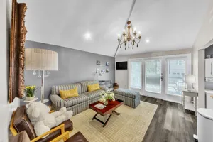 Image of Comfy Apt 4 In Historic Museum District 1 Bedroom Duplex