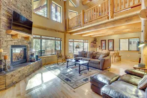 Image of Golf, Hike, Relax: Cabin 3 Mi to Fool Hollow Lake!