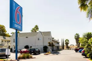 Image of Motel 6-Bakersfield, CA - East