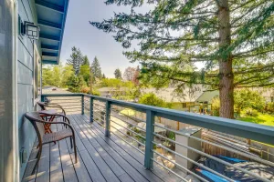 Image of Bellevue Abode Balcony, 13 Mi to Downtown Seattle