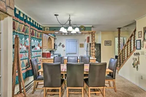 Image of Red River Townhome with Balcony and Mtn Views!