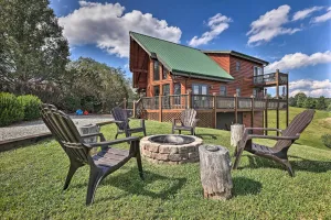Image of Piney Creek Mountain-view Cabin w/ Wraparound Deck