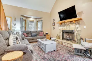 Image of Spacious Home in Helen with Porch and Balcony!