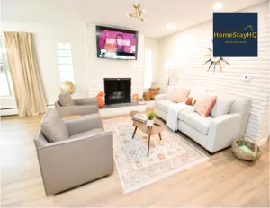 Image of Mid Century Modern With Modern Touches 10 min Walk to Notre Dame 1831