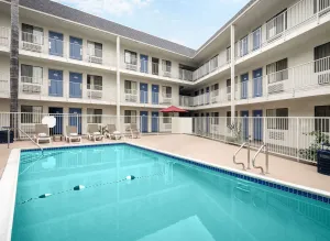 Image of Motel 6-Buena Park, CA - Knotts Berry Farm - Disneyland