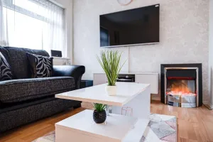 Image of Lovely 2 Bedroom Apartment With Fireplace