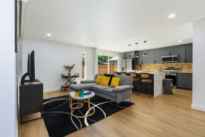 Image of Comfy Stay in Bellevue, Parking Included