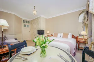 Image of 44 Curzon Street by Mansley