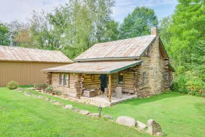 Image of Handcrafted Log Cabin on 3 Acres: 14 Mi to Canton
