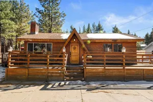 Image of Lakeside Cottage, Charming 3-BDRM Retreat W Hottub