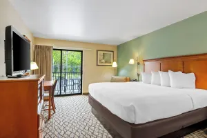 Image of Beachfront Hotel Houghton Lake