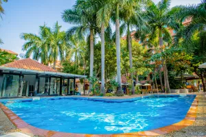 Image of E-Outfitting Golden Country Hotel