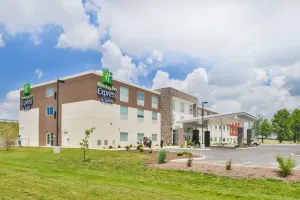 Image of Holiday Inn Express & Suites Salem by IHG
