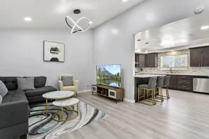 Image of Beautiful 4BR Home Nr Disneyland