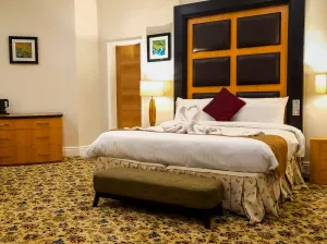 Image of Crown Hotel Stone