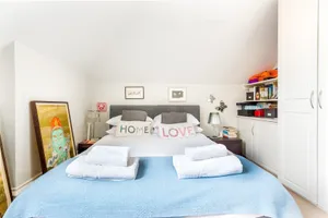 Image of Pleasant Earl's Court Apartment near Hyde Park