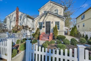 Image of Charming Valley Stream Home: 24 Mi to Central Park