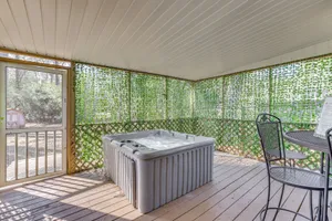 Image of Pet-friendly Birmingham Cottage w/ Private Hot Tub