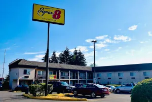 Image of Super 8 by Wyndham Lynnwood
