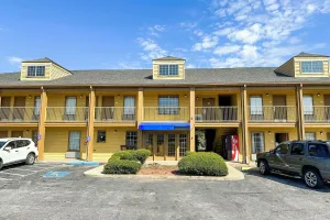 Image of Bonita Lakes Inn by Capital O Meridian I20