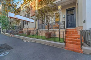Image of London Plane Backpackers