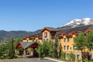 Image of Comfort Suites Summit County