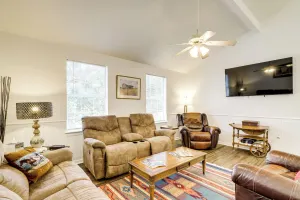 Image of Wine Tours & Antiquing: Townhome Near Dtwn Brenham