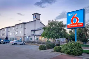 Image of Studio 6-Bakersfield, CA