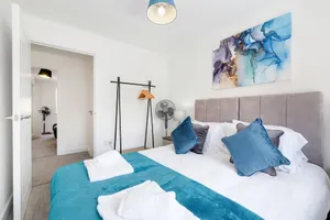 Image of Modern 5 Bedroom 3 Bathroom Serviced House Aylesbury with parking By 360Stays