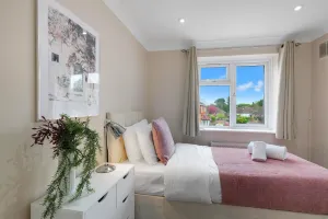 Image of Stylish 4-bedroom, 2-Bathroom Home in Brightside Avenue