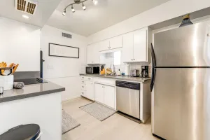Image of Mid century modern condo near Old Town, pool & BBQ