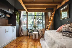 Image of Carlton loft- 4-6 guests #AusGP #DirectTram #F1 #Melb 12 mins #CBD