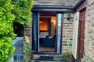 Image of Quaint and Cosy Cottage - Manchester
