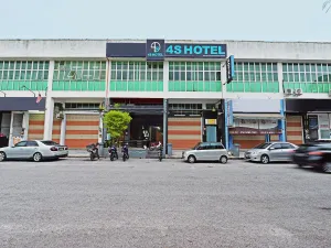 Image of Capital O 90674 4S Hotel