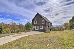 Image of Deck and Mtn Views Fain Chalet in Kingsport
