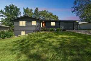 Image of Iowa City 4br Backyard Walk To Stadium 4 Bedroom Home