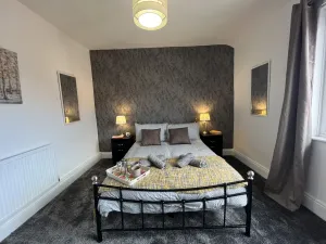 Image of Modernised central Wigan townhouse sleeps up to 6