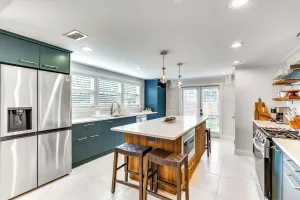 Image of Fenced Yard: Lakeland Home Adjacent to Golf Course