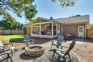 Image of 3 Mi to Beach: Coastal Escape in Mount Pleasant