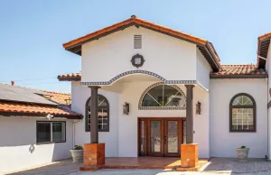 Image of Sunny Spanish Villa Pool, Parking & Privacy