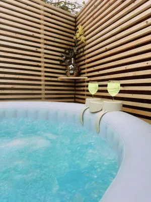 Image of 1 Bedroom apartment With Hot Tub in cardiff