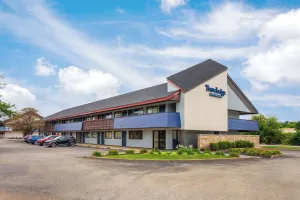 Image of Travelodge by Wyndham Peoria