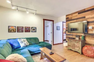 Image of Close to Mt Hood Skibowl: Retro Rhododendron Cabin